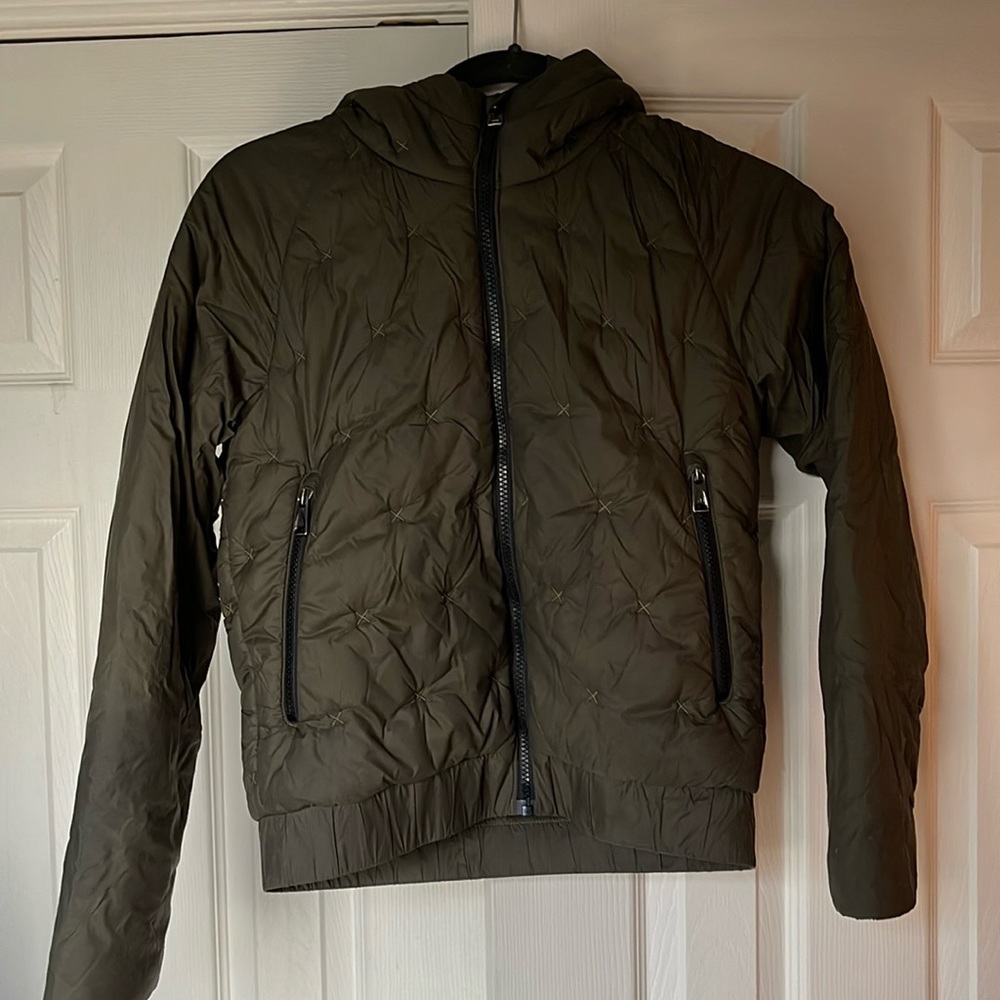 Girls North Face Winter Jacket - Olive Green Girls Size L.